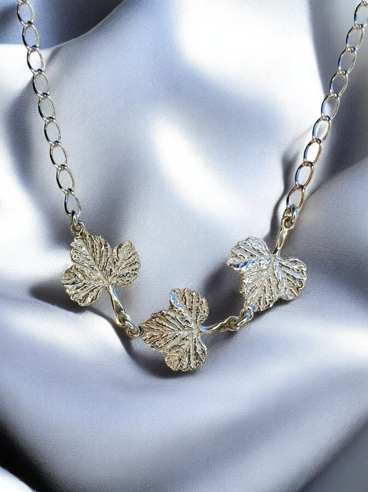 "Mesimarjan Lehti" kaulakoru - Kolme lehteä