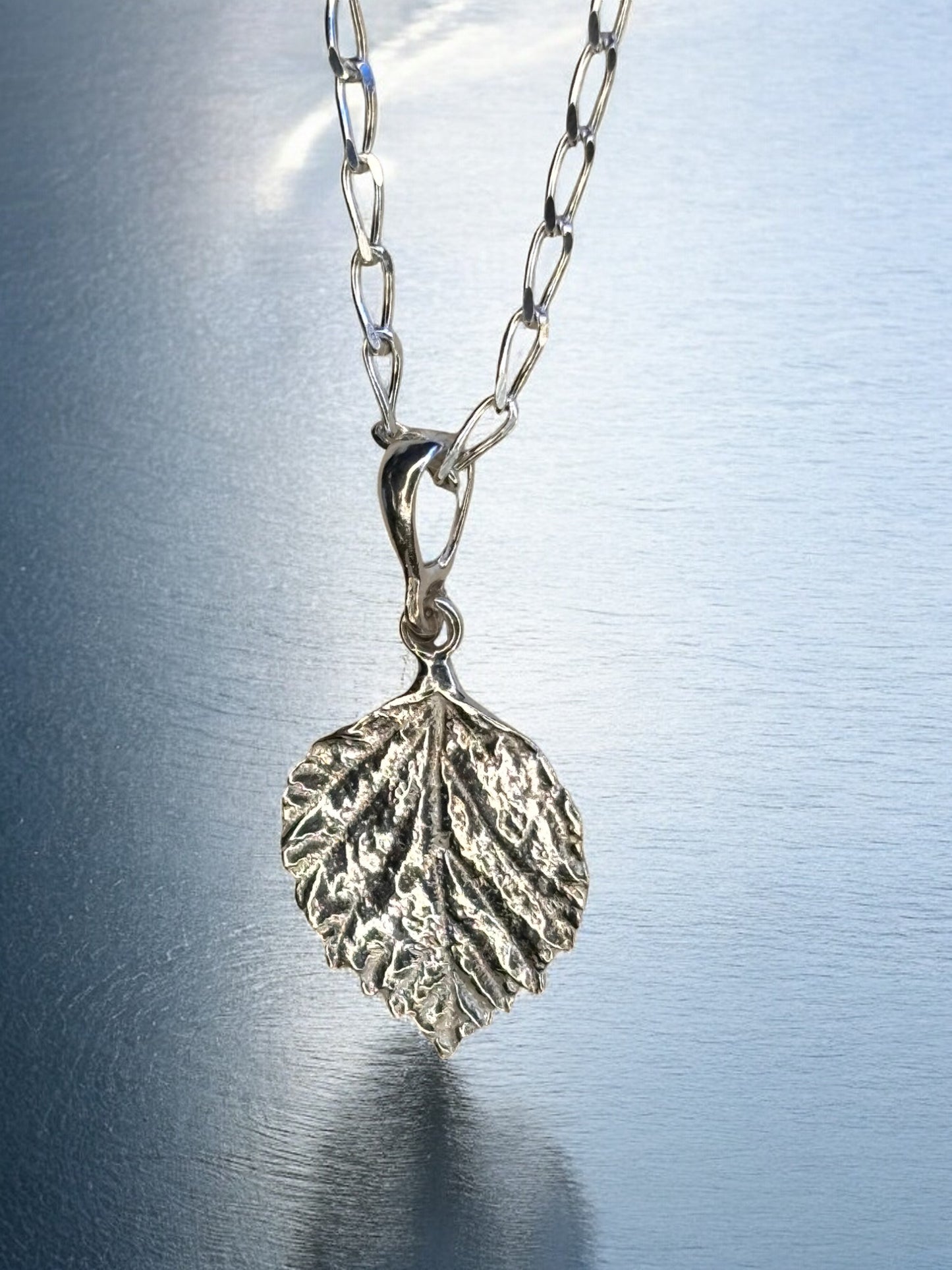 "Koivunlehti" kaulakoru