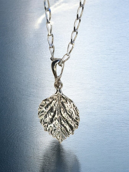 "Koivunlehti" kaulakoru