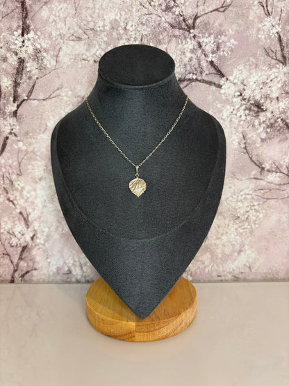 "Koivunlehti" kaulakoru